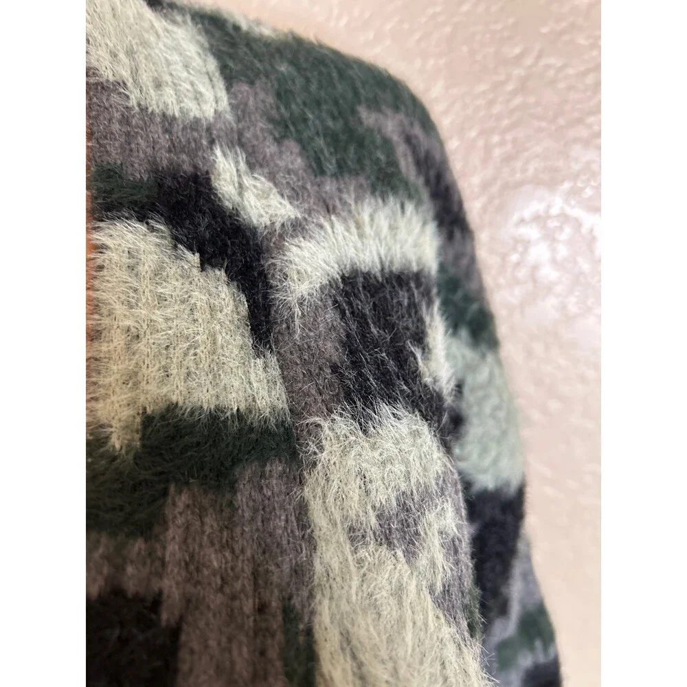 Vince Camuto cardigan sweater camo print eyelash button up V-neck SOFT SZ LG - Picture 9 of 9